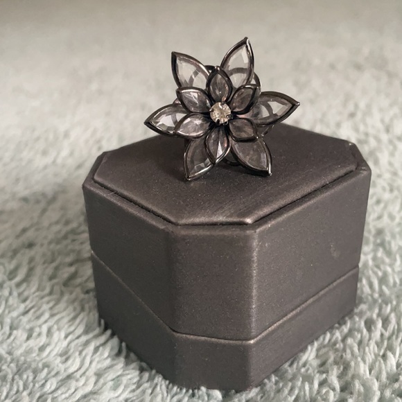 Women’s ring - Picture 2 of 4